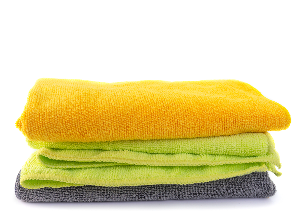 保龄球应该定期用超细纤维毛巾清洗。