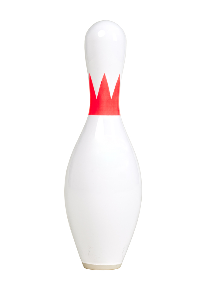 这张图片是显示的形状的标准十柱保龄球与塑料涂层和标准直径的基础。它的特点是红色皇冠布伦瑞克标志。