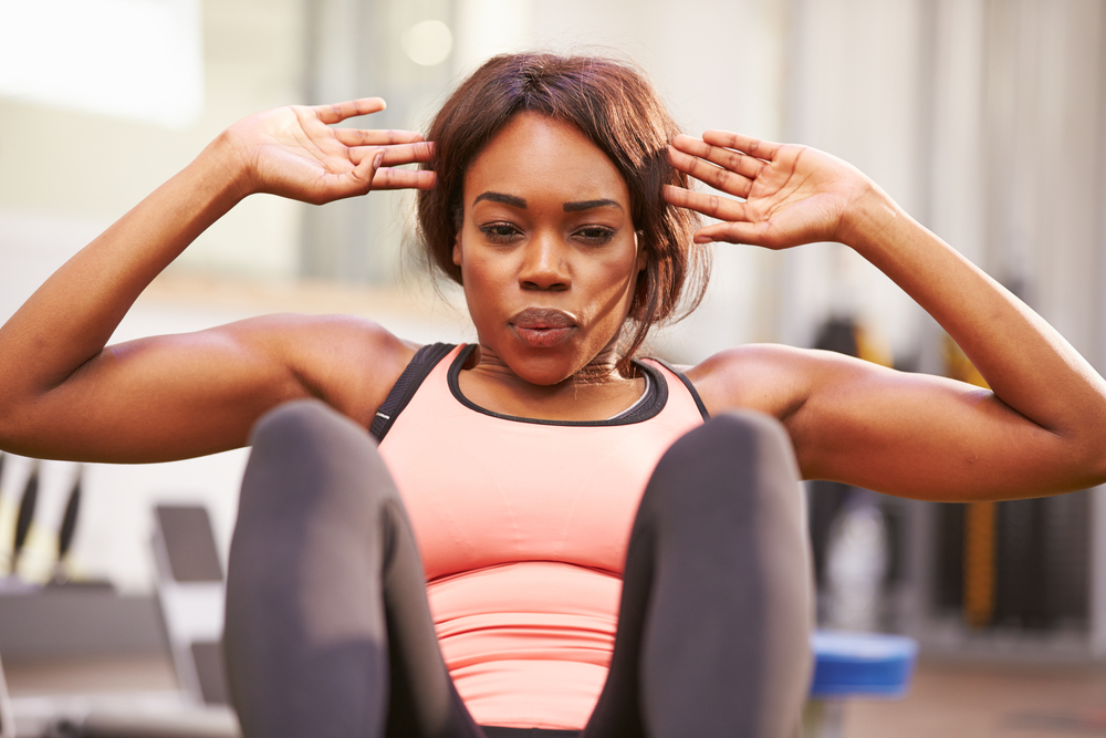 在运动季节进行锻炼;然而，休赛期的基础力量训练也同样重要。用仰卧起坐锻炼出强壮的核心肌肉有助于提高平衡感和整体健康水平。